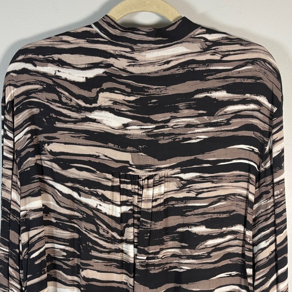 b new york Black and Tan Patterned Button Down Shirt with Pockets - Picture 10 of 10